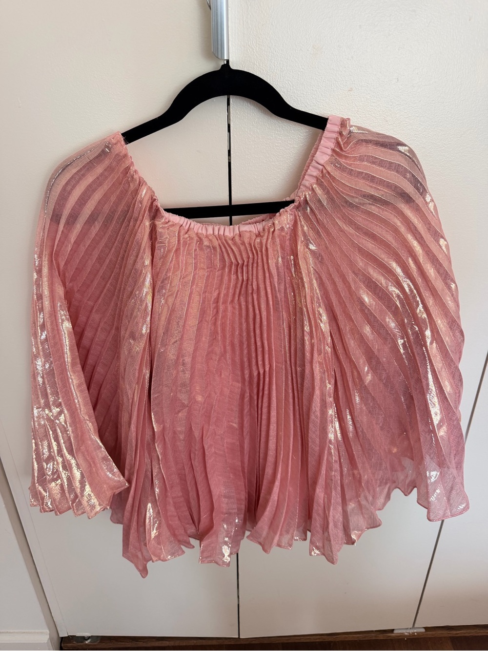 Alice + Olivia Metallic Pleated Off-Shoulder Top in Dusty Rose